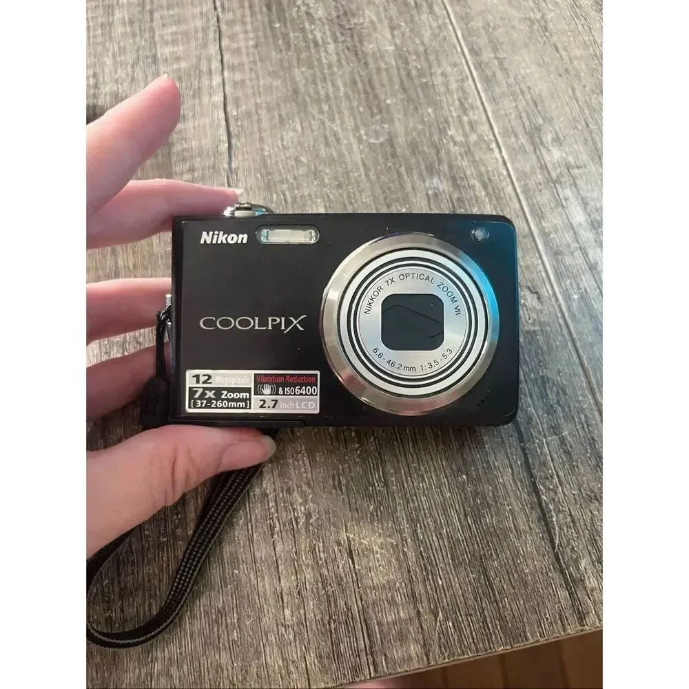 Nikon COOLPIX S630 12.0MP Compact Digital Camera w/Battery cords manual case tes